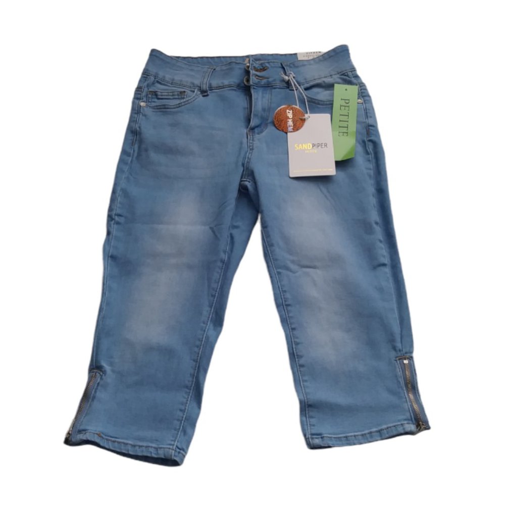 SANDPIPER Women's Denim Capri. Size 6p color light blue